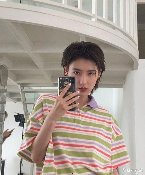 特短发穿搭气质女网红,特短发穿搭气质女网红的时尚启示录